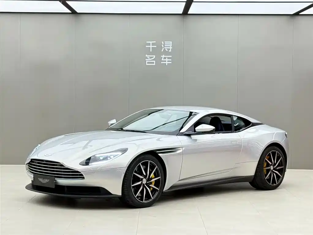 Фото 1 - Aston Martin DB11