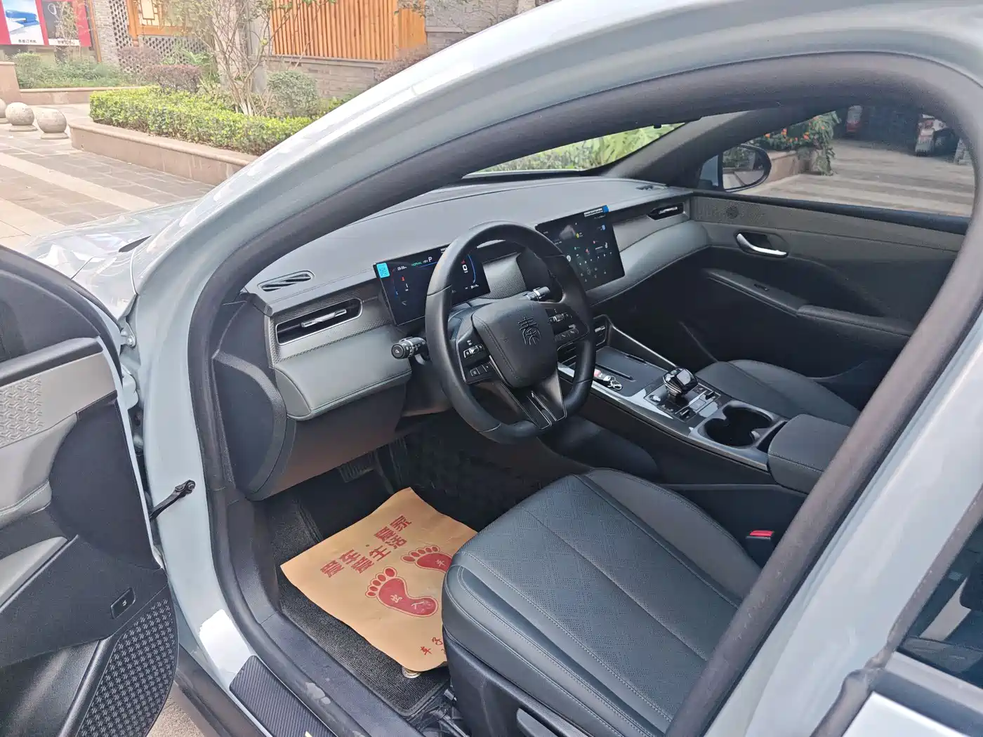 BYD Qin PLUS 2025 DM-i Smart Drive 55KM Leader фото 8