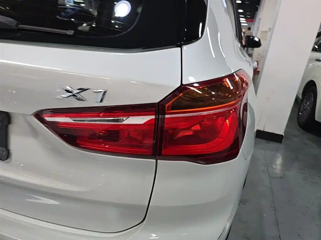 BMW X1 2016 sDrive18Li Premium Model фото 8
