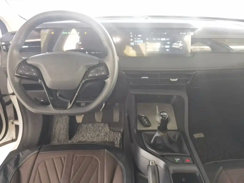 Фото 10 - Roewe i5