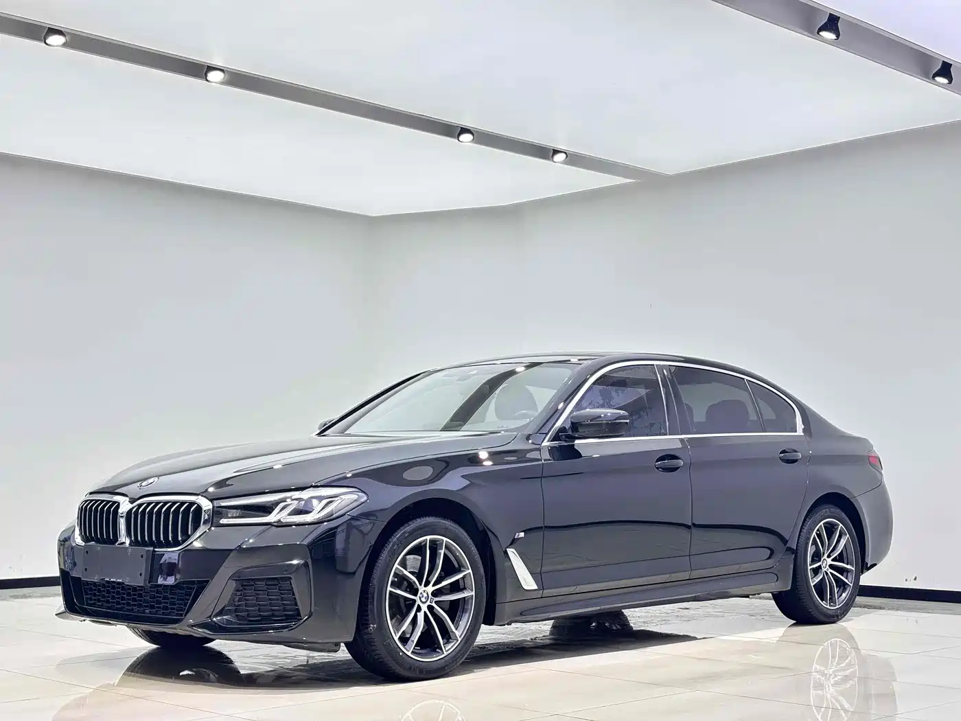 BMW 5 Series 2022 525Li M Sport Package