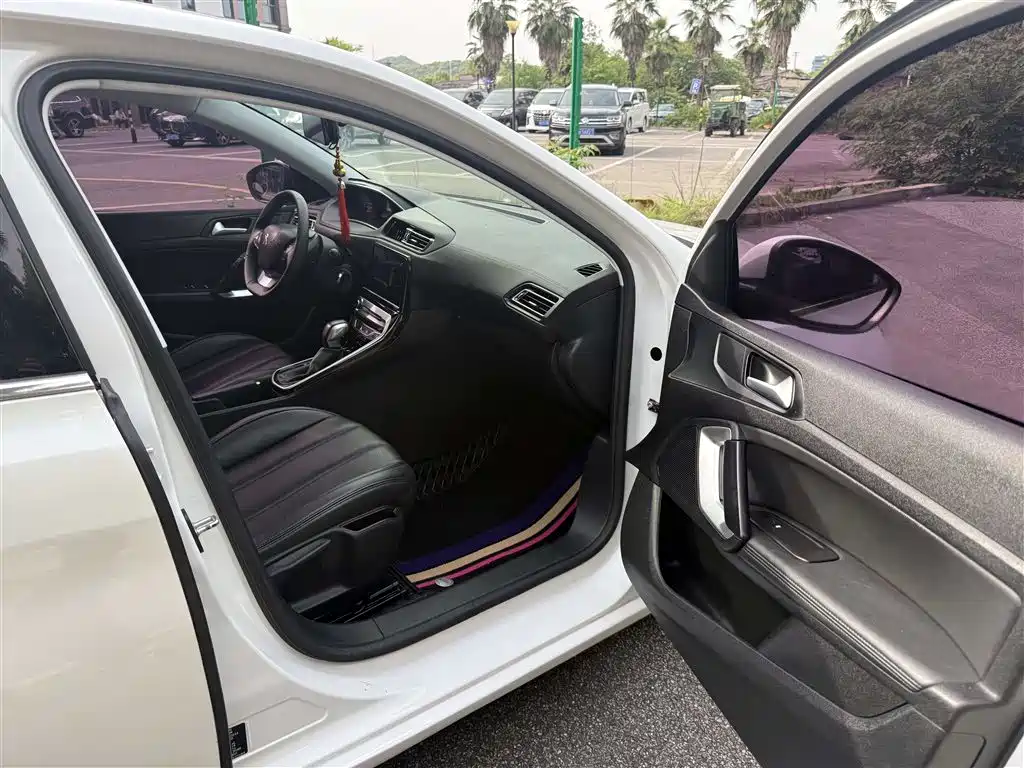 Peugeot 308 2018 230THP Auto Luxury Edition фото 9