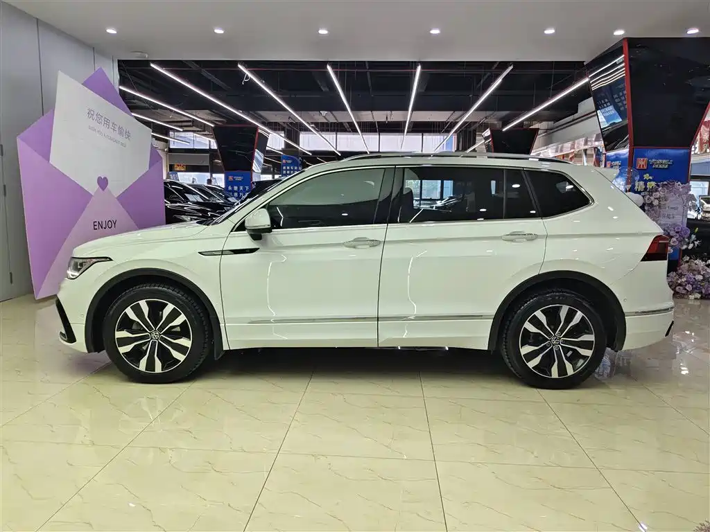 Volkswagen Tiguan L 2022 380TSI Automatic 4WD R-Line Cross Edition 7-Seater фото 7