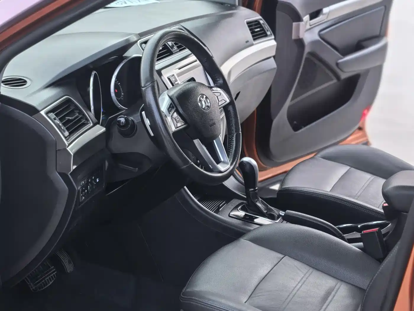 BAIC Senova X65 2015 2015 2.0T Automatic Elite