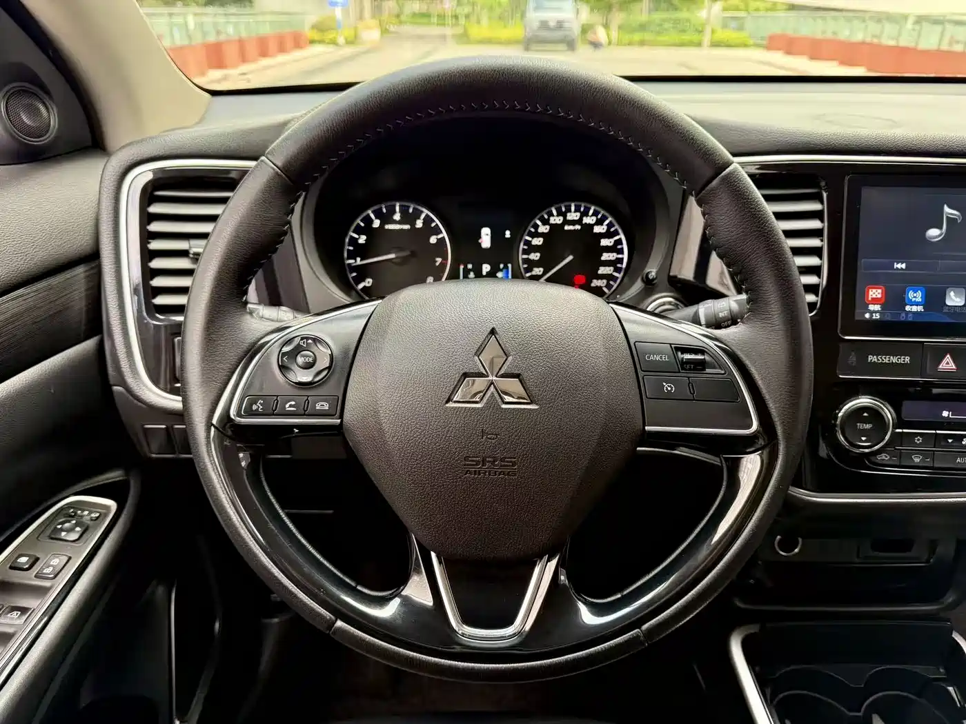 MITSUBISHI OUTLANDER