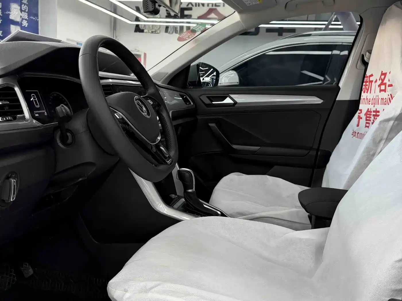 Volkswagen T-Roc, миниатюра 4