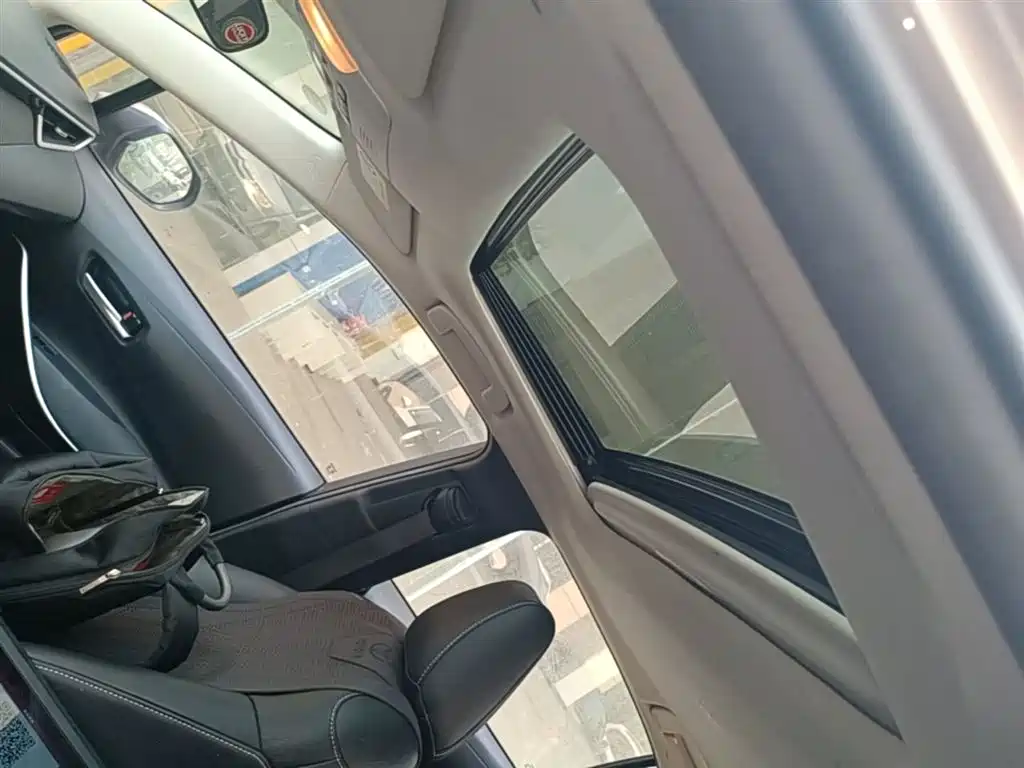 Toyota Corolla 2021 Hybrid 1.8L E-CVT Elite Edition фото 18