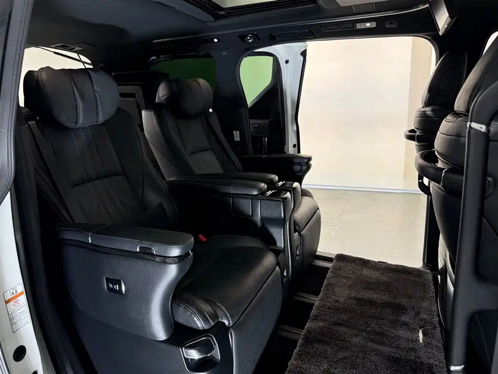 Lexus LM 2020 300h Seven-Seater Elegance Edition фото 9