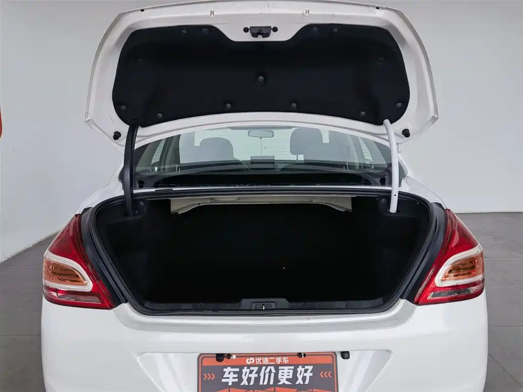 Peugeot 308 2014 Model Joy Edition Classic 1.6L Automatic Superior Style фото 16