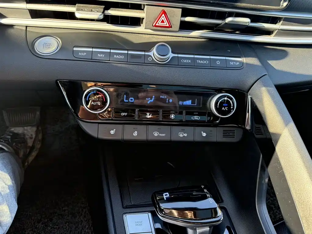 Hyundai Elantra 2023 1.5L CVT TOP Flagship Edition фото 15