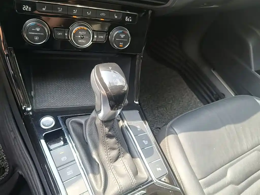 Volkswagen Passat New Energy 2019 430PHEV Hybrid Elite Edition фото 14