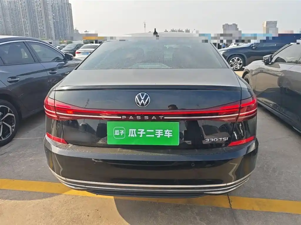 Volkswagen Passat 2023 330TSI Starlight Luxury Edition фото 6