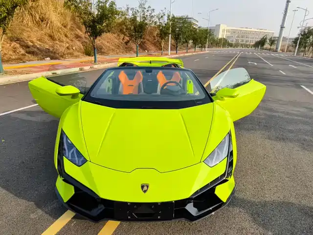 LAMBORGHINI HURACÁN