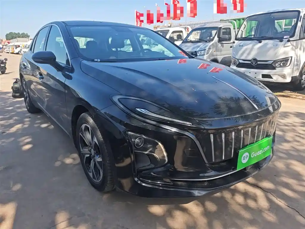 Hongqi E-QM5 2021 Charging Flag Joy Edition фото 4