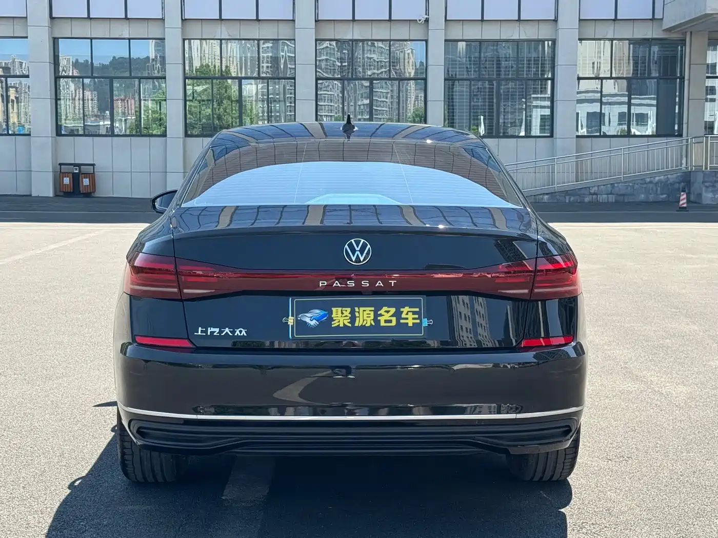 Volkswagen Passat 2025 Outstanding 330TSI Starlight Elite Edition фото 8
