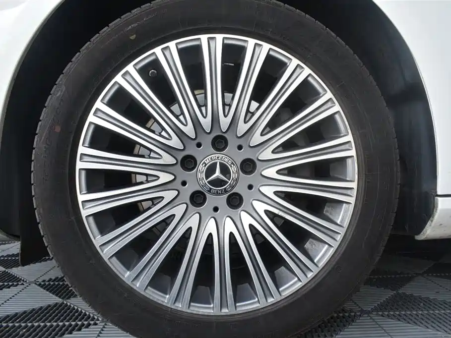 Mercedes-Benz E-Class 2022 E 300 L Luxury фото 12