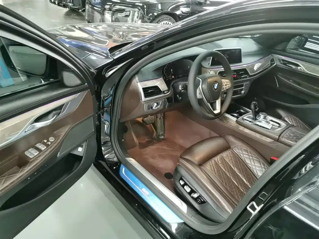 BMW 7 Series 2019 Facelift 740Li Leading Luxury Package фото 16