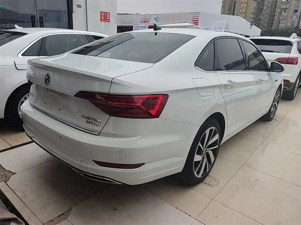 VOLKSWAGEN SAGITAR
