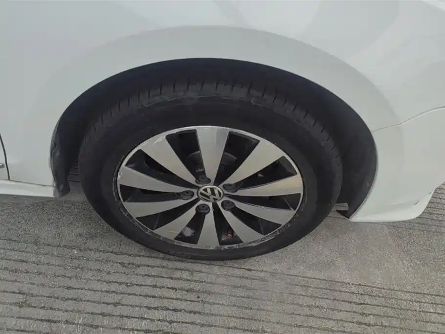 Volkswagen Sagitar 2017 1.6L Automatic Comfort фото 6