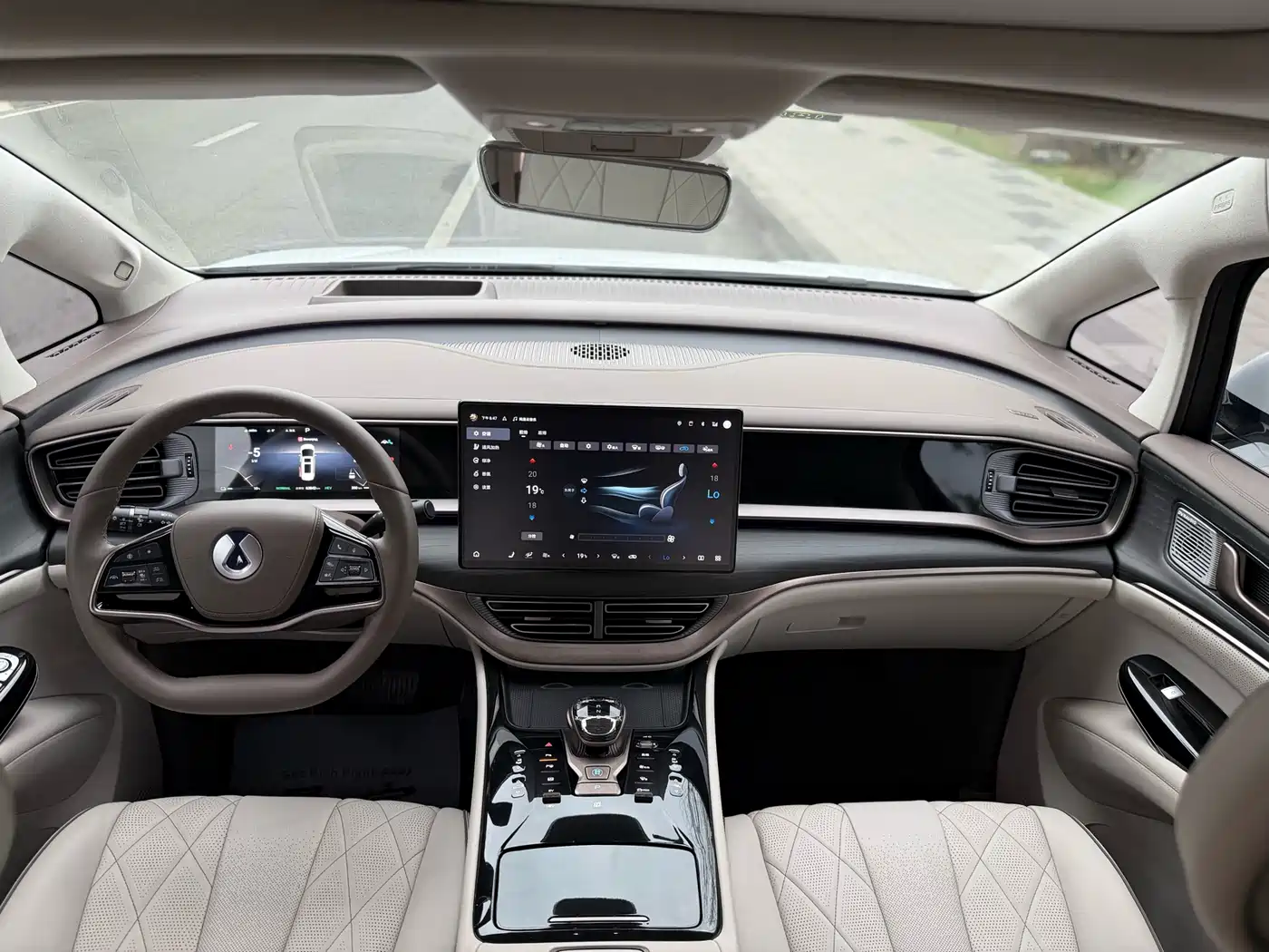 Denza D9 2022 DM-i 970 AWD Flagship фото 4