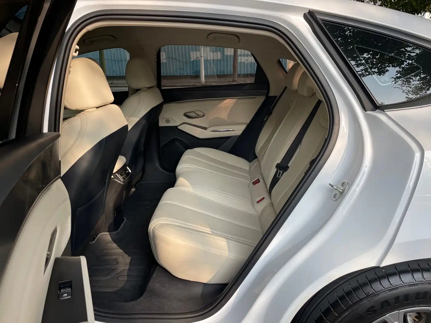 BYD Qin L 2024 DM-i 80KM Leading Edition фото 6