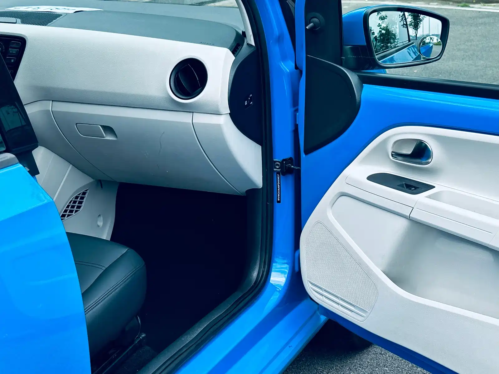Фото 8 - Volkswagen up!
