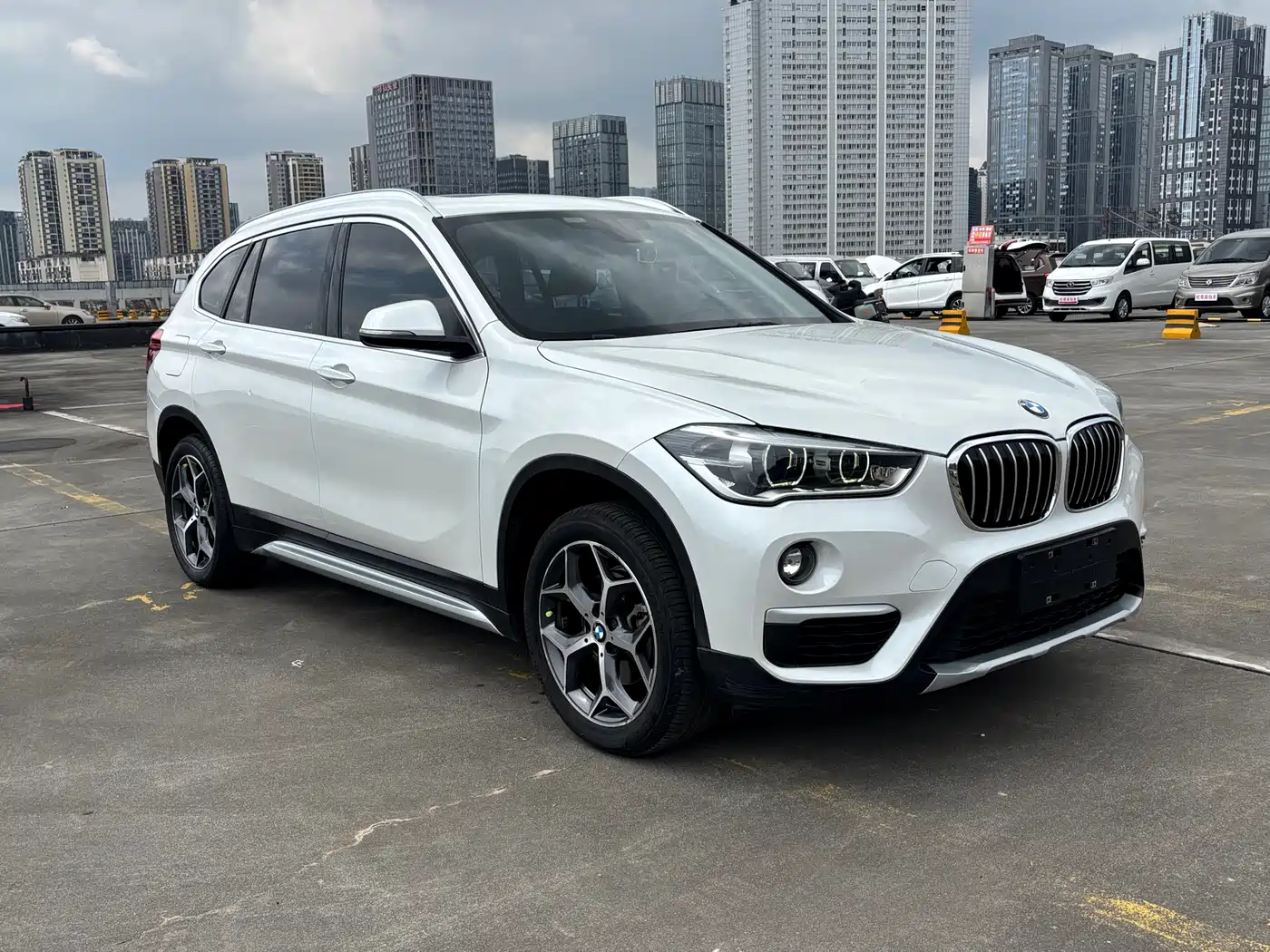 BMW X1 2018 sDrive18Li Premium Model фото 3
