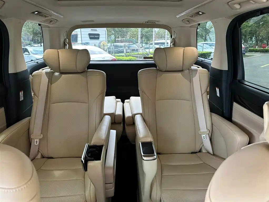 Toyota Alphard 2018 3.5L Luxury фото 9