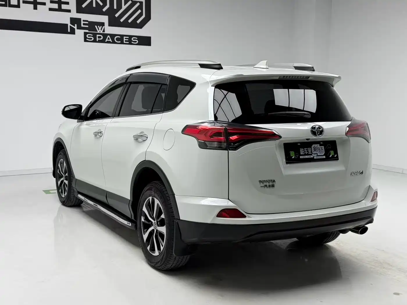 Toyota RAV4 Rongfang 2016 2.0L CVT 2WD Trend (China V) фото 6