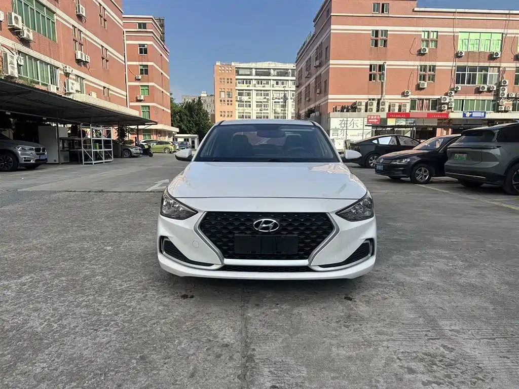 Hyundai Elantra 2020 1.6L Auto GL Pleasing Edition фото 2