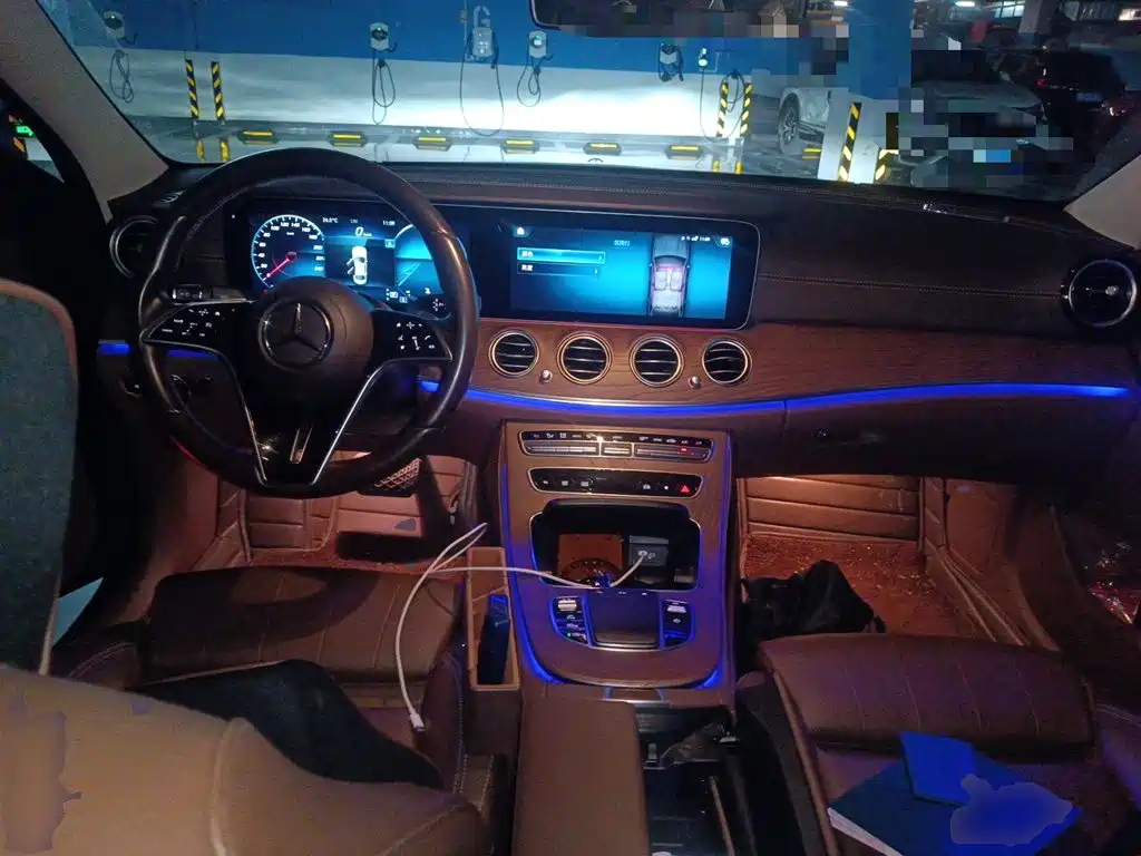 Photo 10 - Mercedes-Benz E-Class