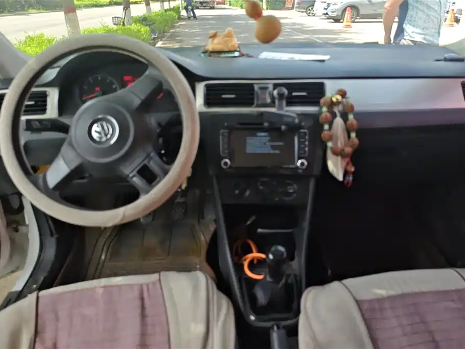 Volkswagen Santana 2015 1.6L Manual Trend Edition фото 12