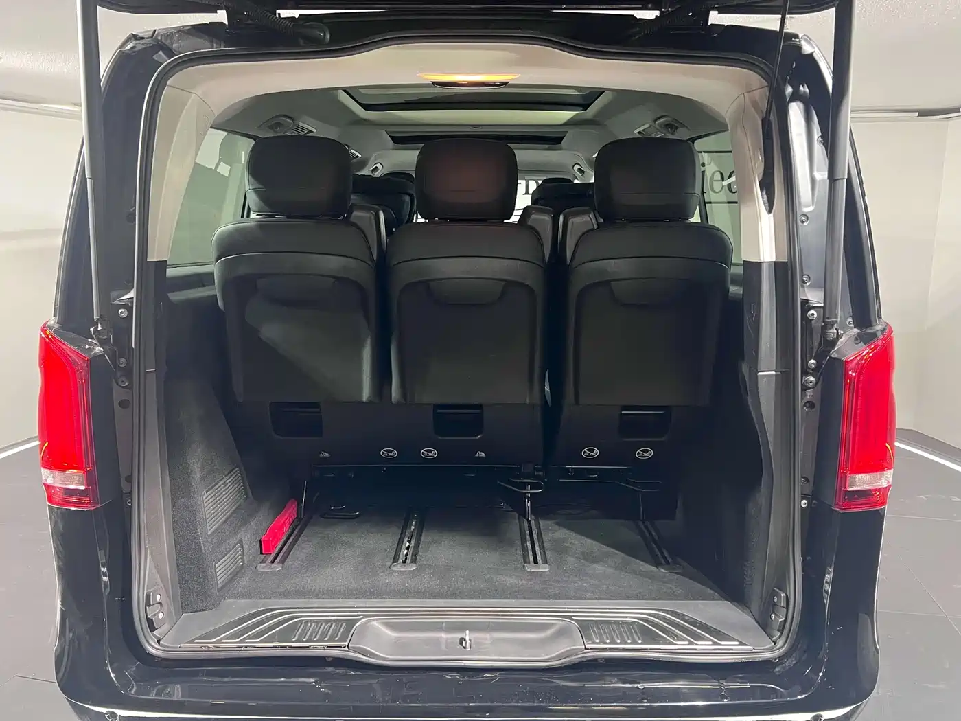 Mercedes-Benz V-Class 2022 V 260 Prestige Edition фото 15