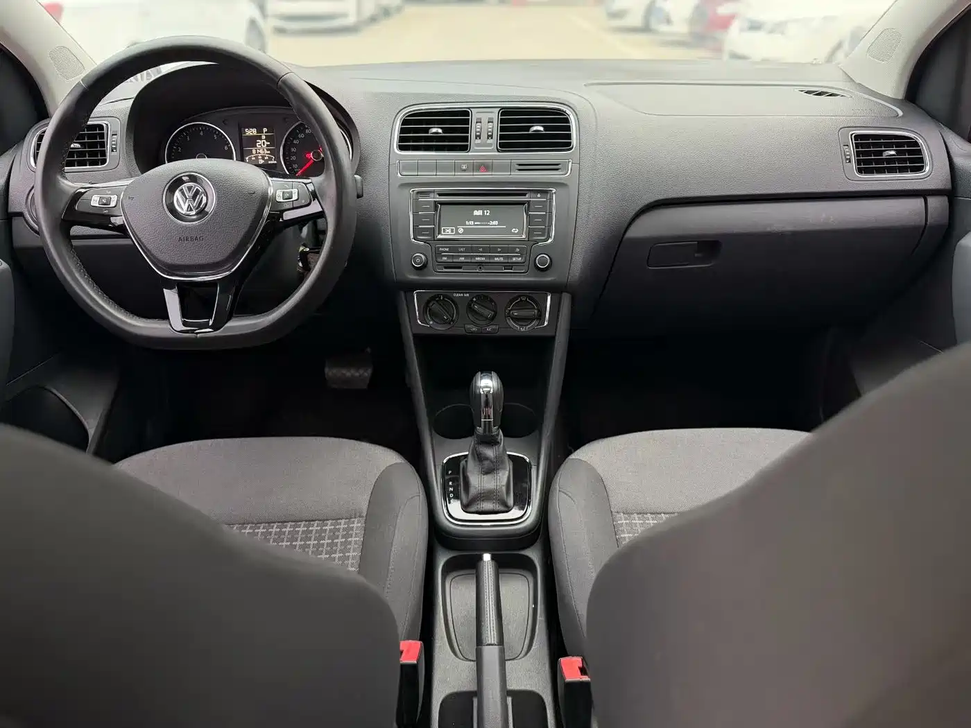 Volkswagen Polo 2016 1.6L Automatic Comfort фото 4
