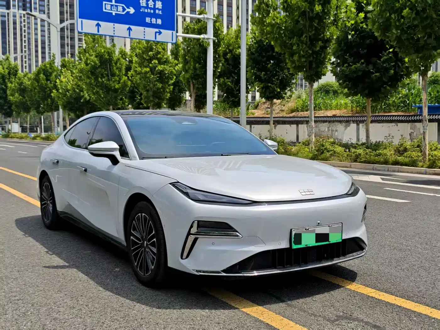 Geely Galaxy Galaxy Xingyao 8 2025 130km EM-i Premium Edition фото 3