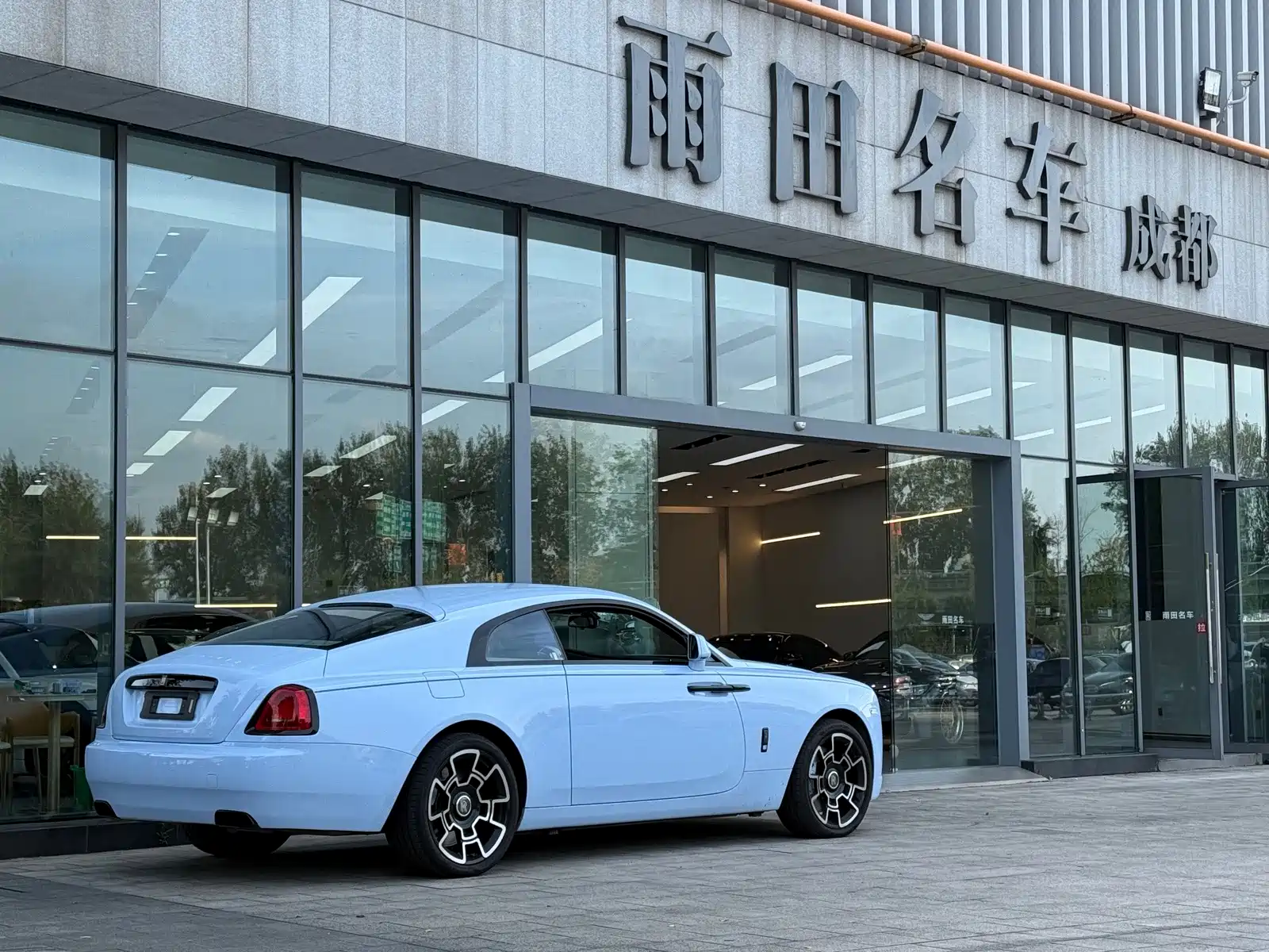 Фото 17 - Rolls-Royce Wraith