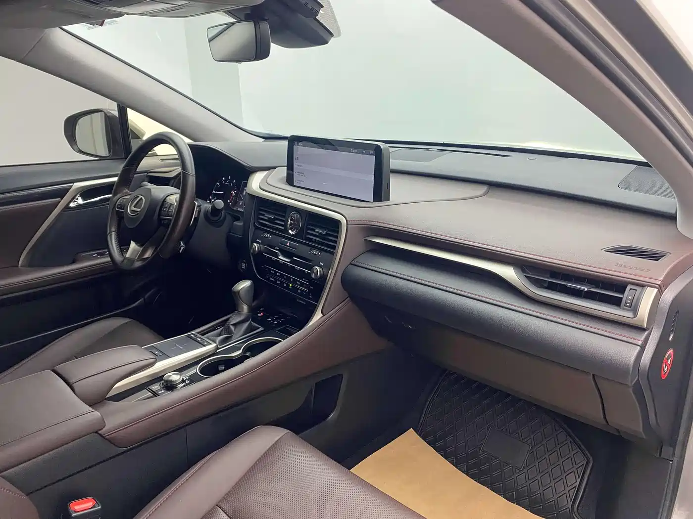 Lexus RX 2020 Facelift 300 AWD Elegance Edition фото 16