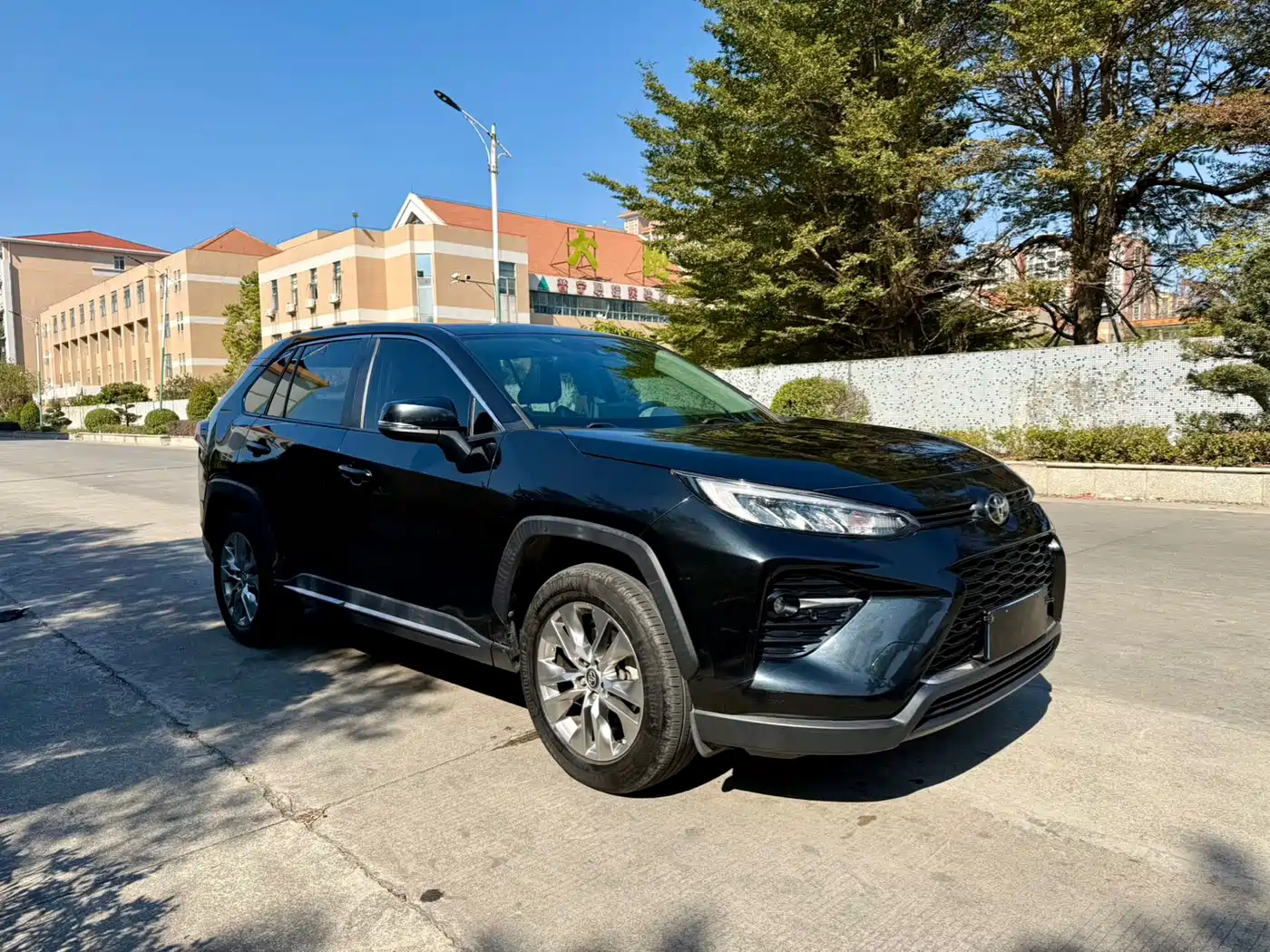 Toyota Wildlander 2021 2.0L CVT 2WD Luxury Edition фото 3