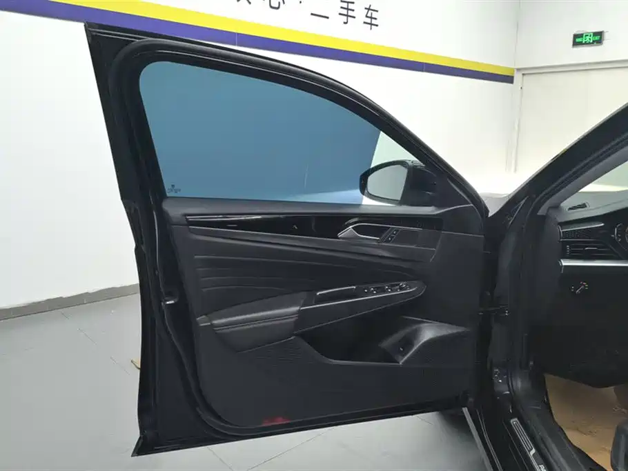 Volkswagen Passat 2022 330TSI Starlight Elite Edition фото 7