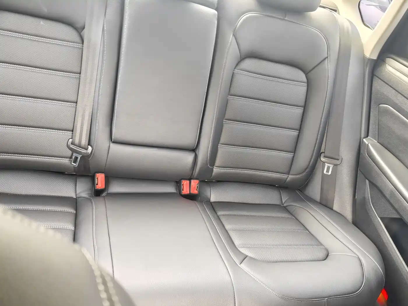 Volkswagen Passat 2016 330TSI DSG Honor Edition фото 15
