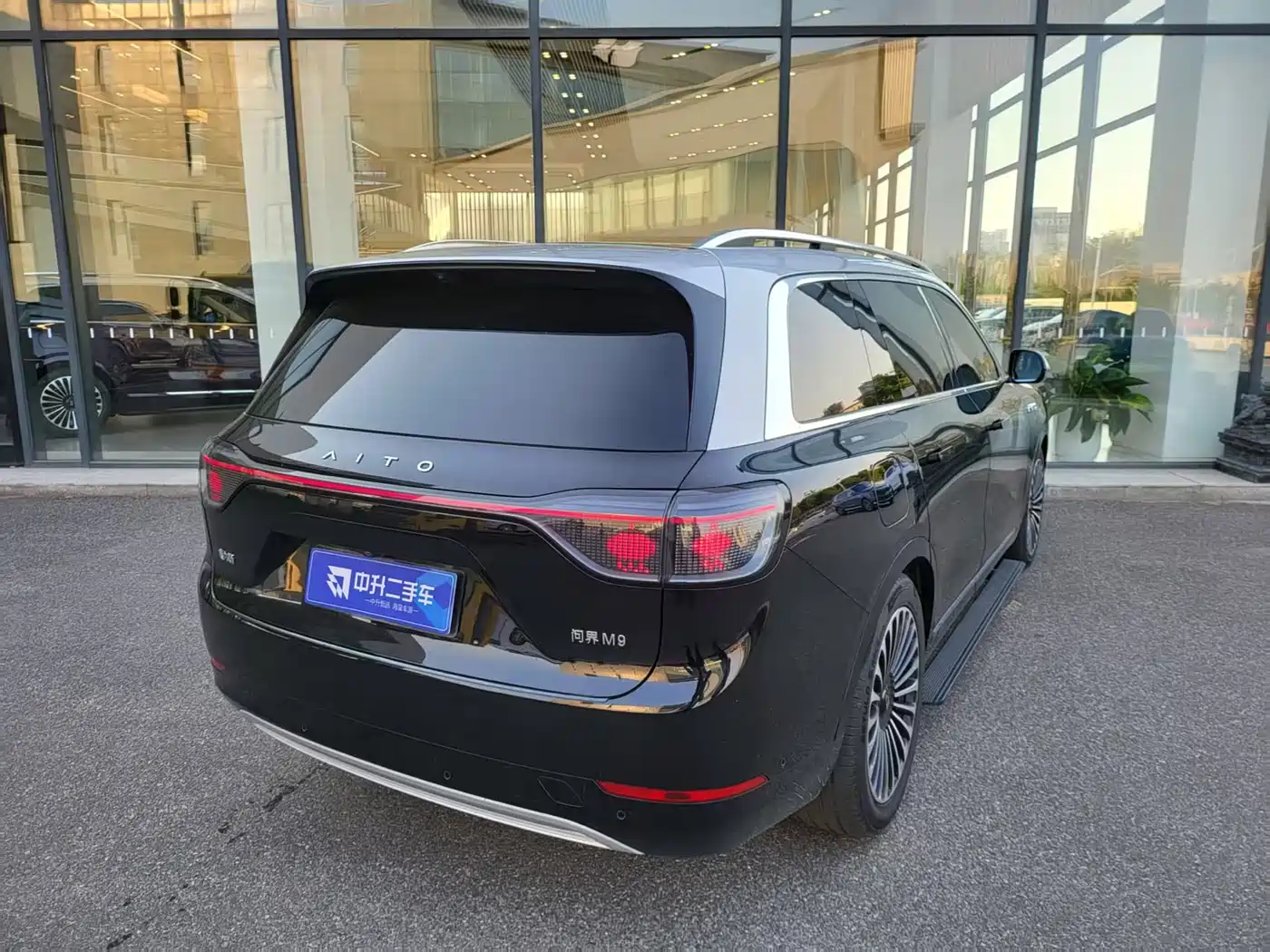 AITO Wenjie AITO M9 2024 Extended Range Ultra 42kWh 6-Seater фото 4