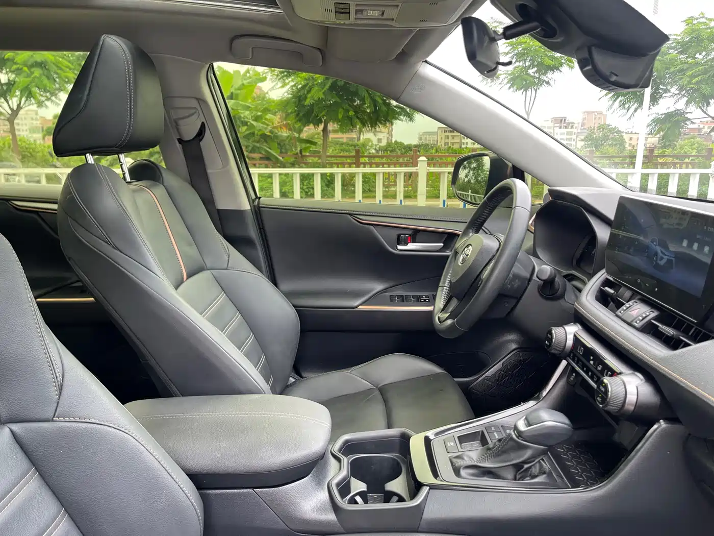 Toyota Wildlander 2024 Hybrid 2.5L E-CVT FWD Luxury PLUS Edition фото 8