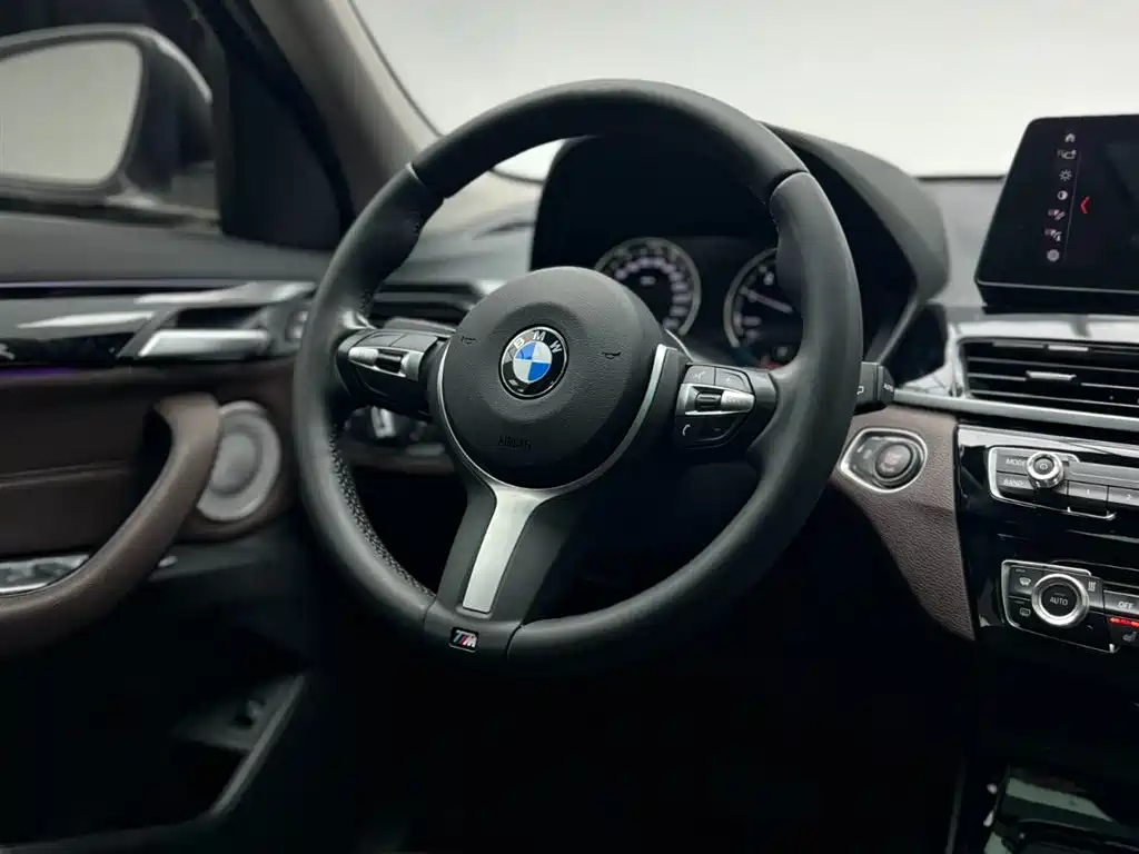 BMW X1 2022 sDrive20Li Premium фото 15