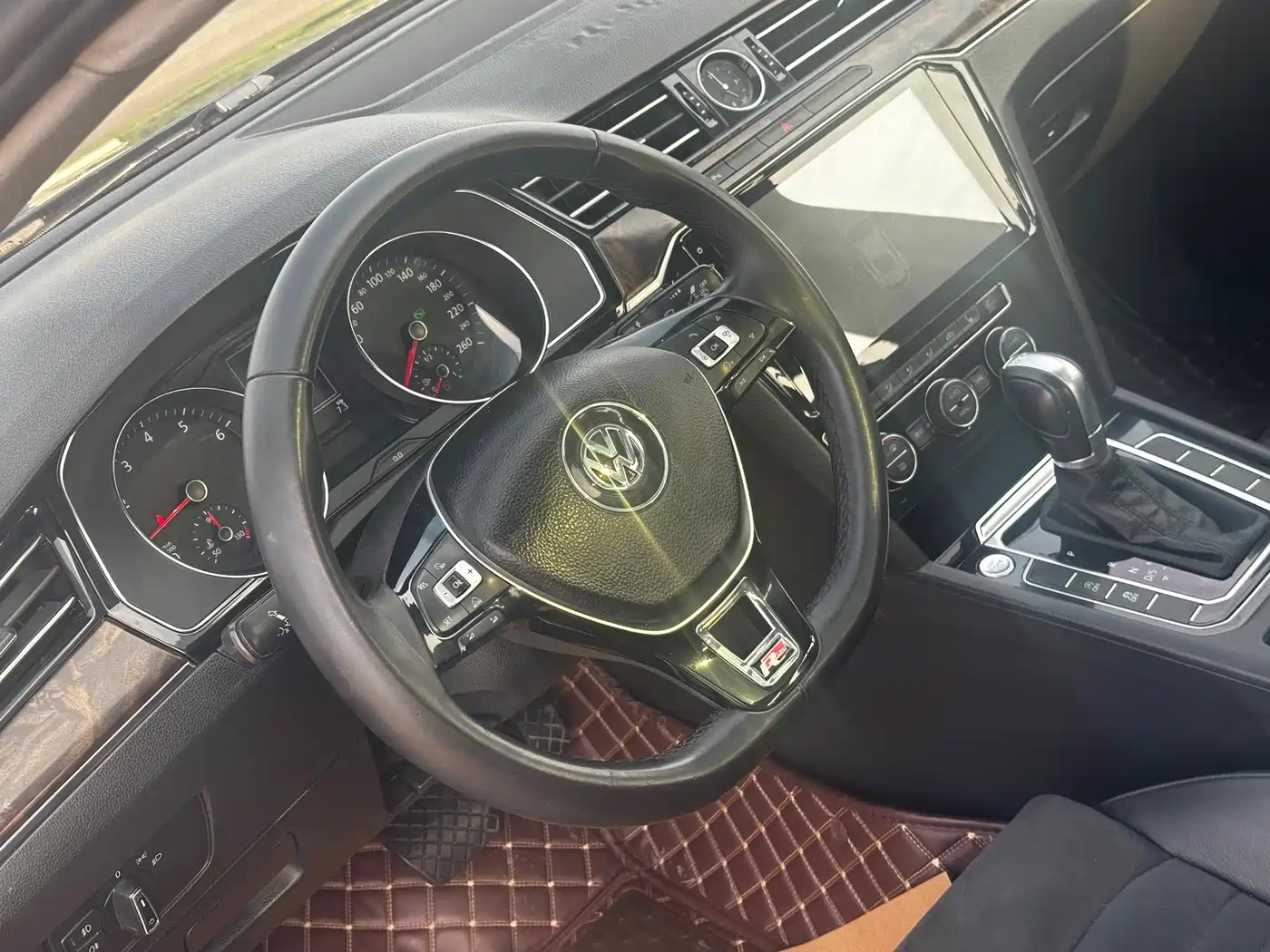 Volkswagen Magotan 2017 330TSI DSG Luxury фото 4