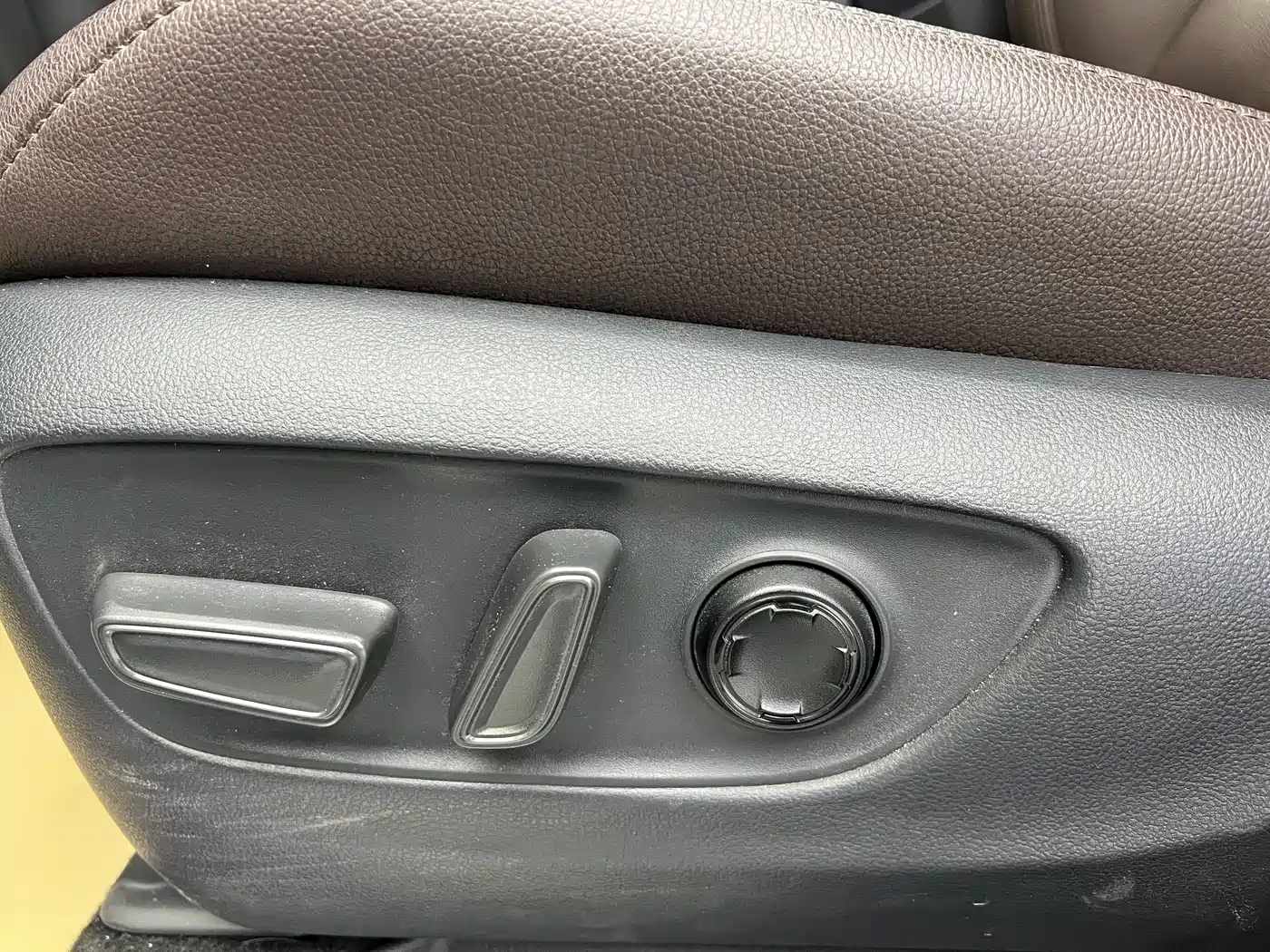 Toyota Sienna 2023 2.5L Hybrid Platinum Edition фото 4