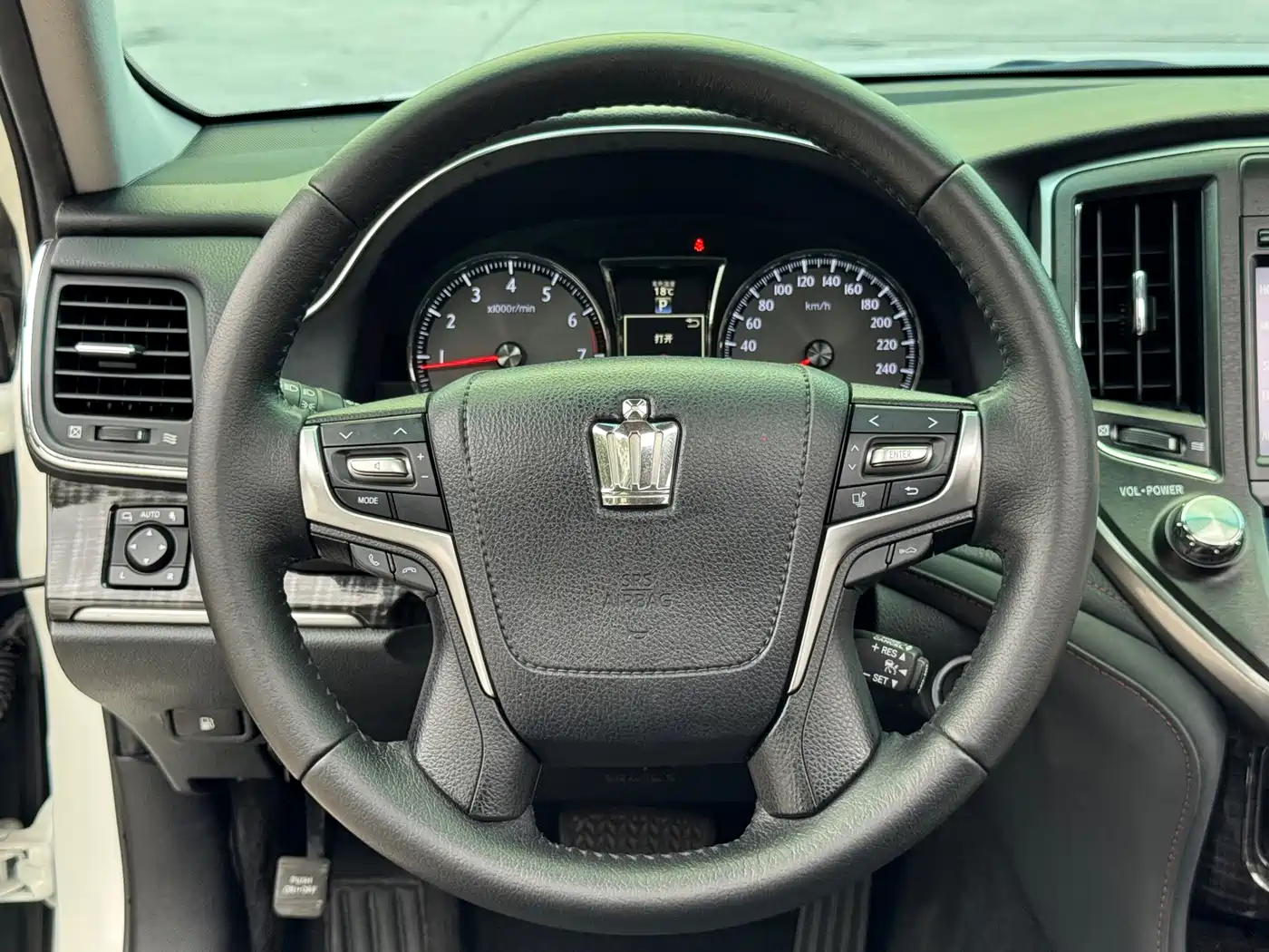 Toyota Crown 2015 2.5L Fashion Limited Edition фото 12