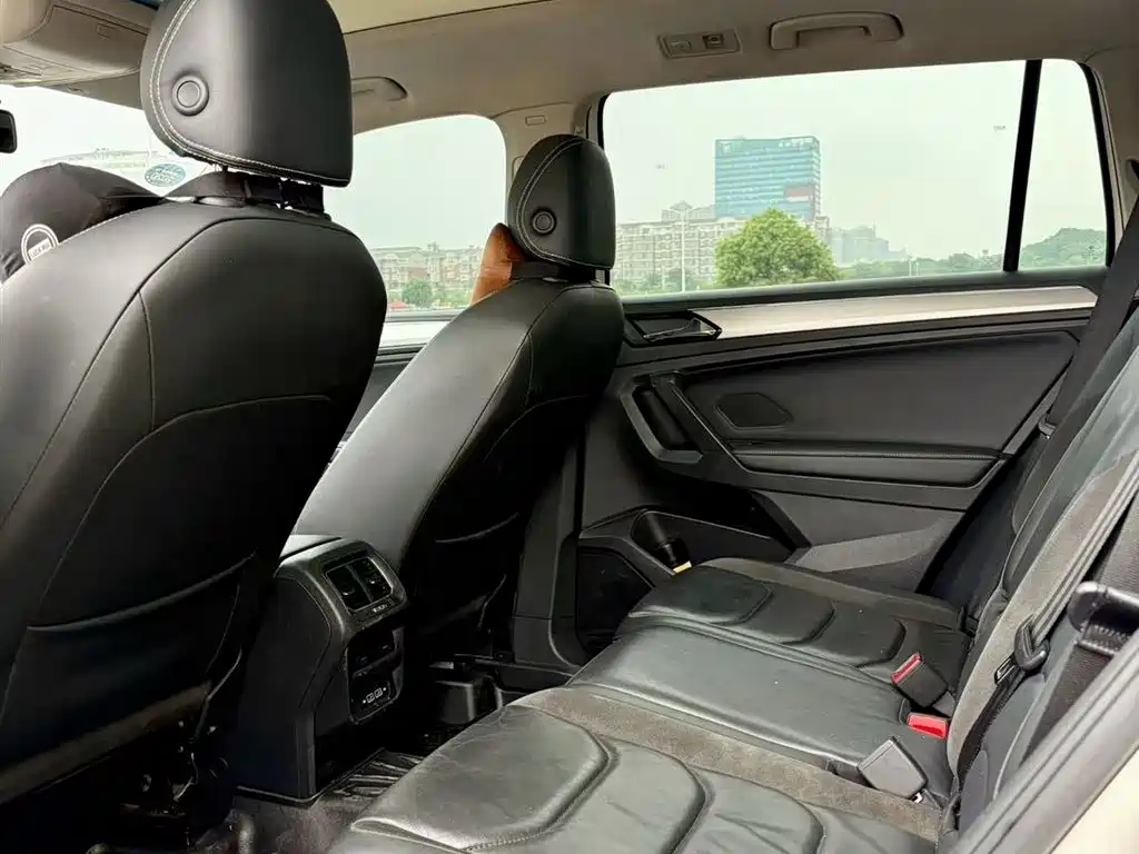Volkswagen Tiguan L 2019 330TSI Auto 2WD Panorama Comfort Edition China V фото 4
