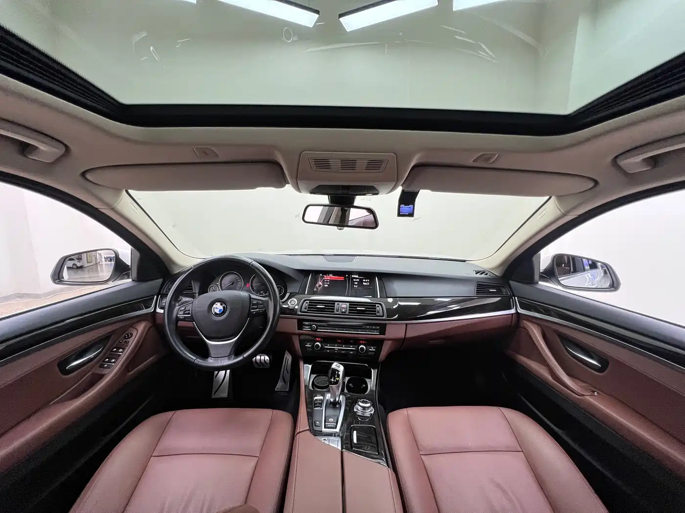 BMW 5 Series 2017 525Li Leading Edition фото 21