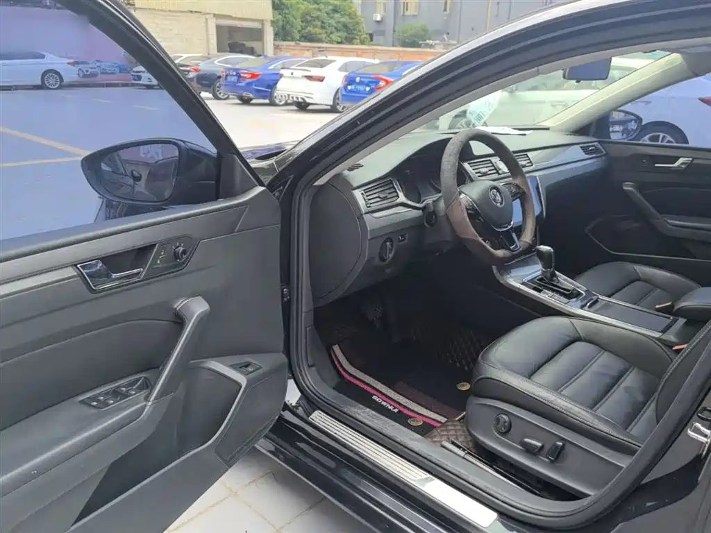Volkswagen Passat 2016 330TSI DSG Honor Edition фото 16