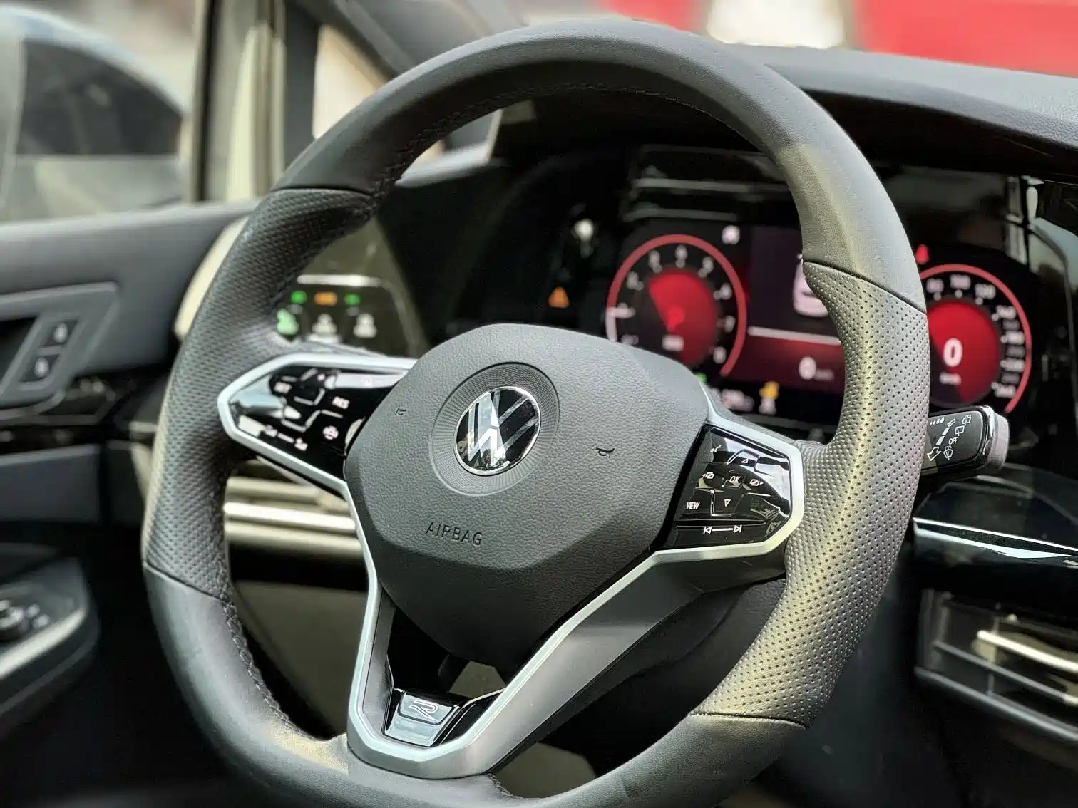 Фото 3 - Volkswagen Golf